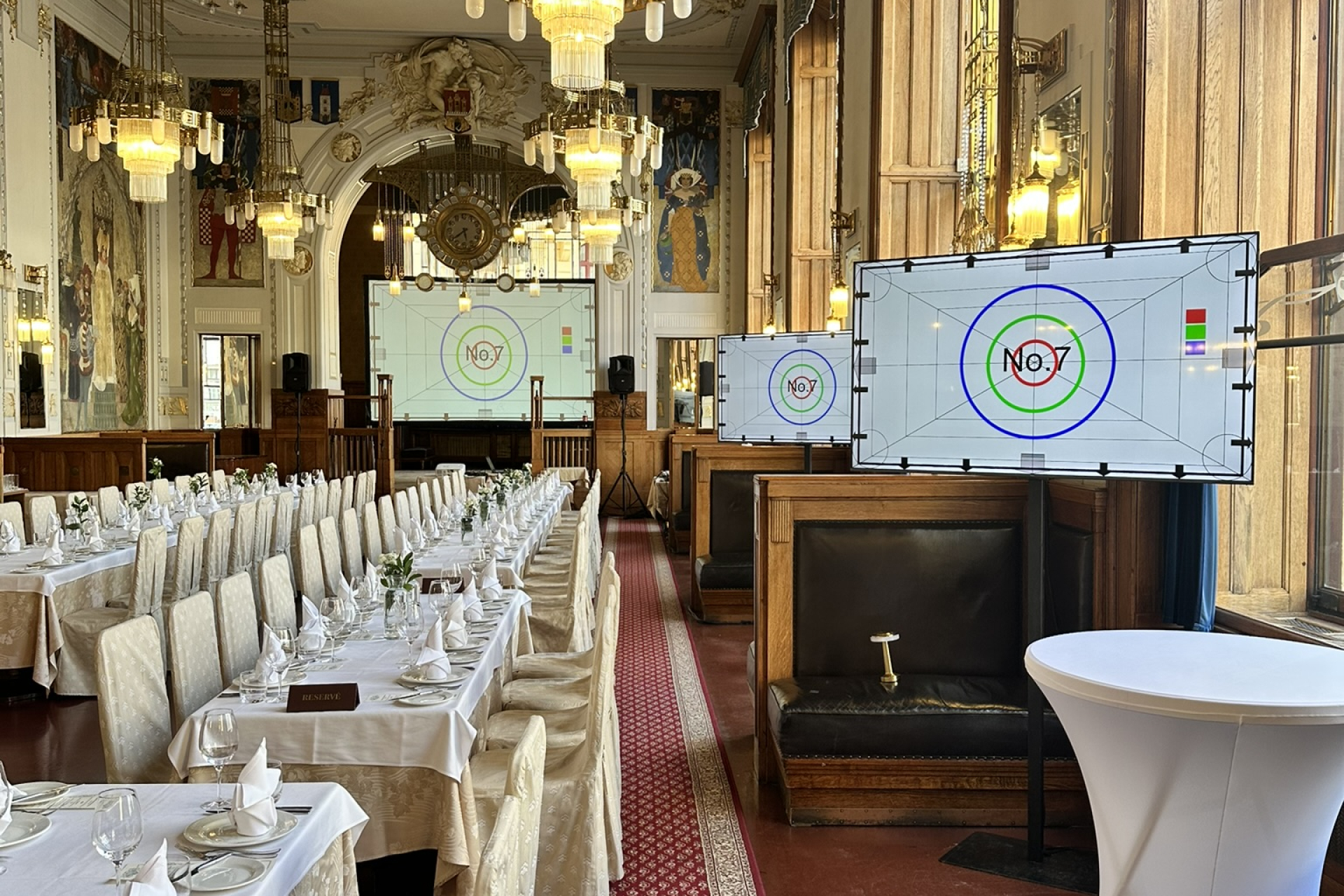 Plátno a&nbsp;projektor TOP