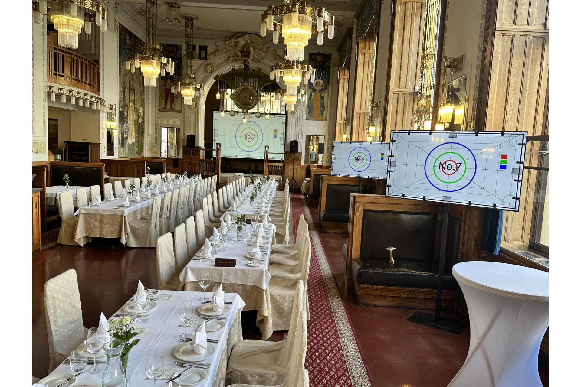 Plátno a&nbsp;projektor TOP