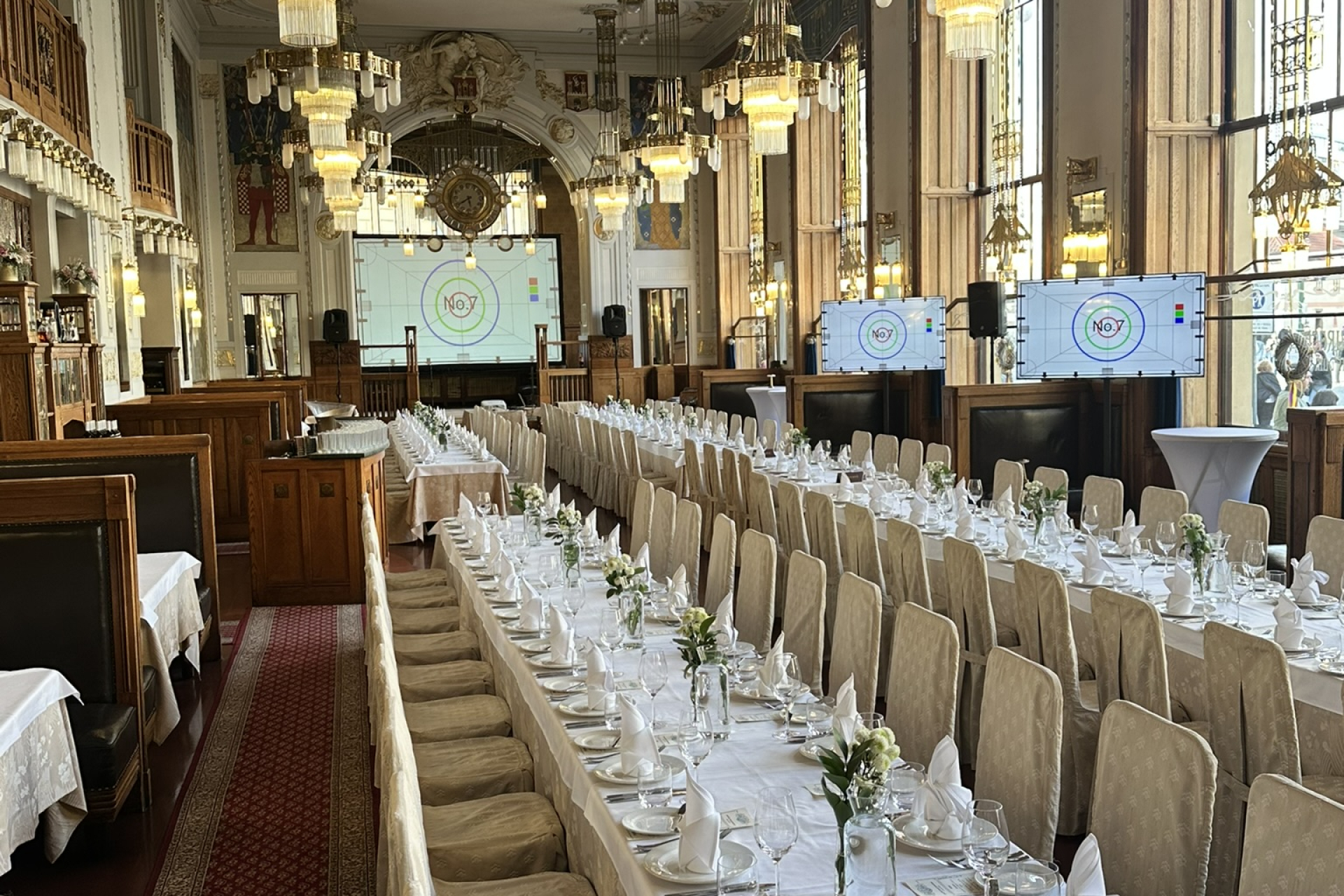 Plátno a&nbsp;projektor TOP