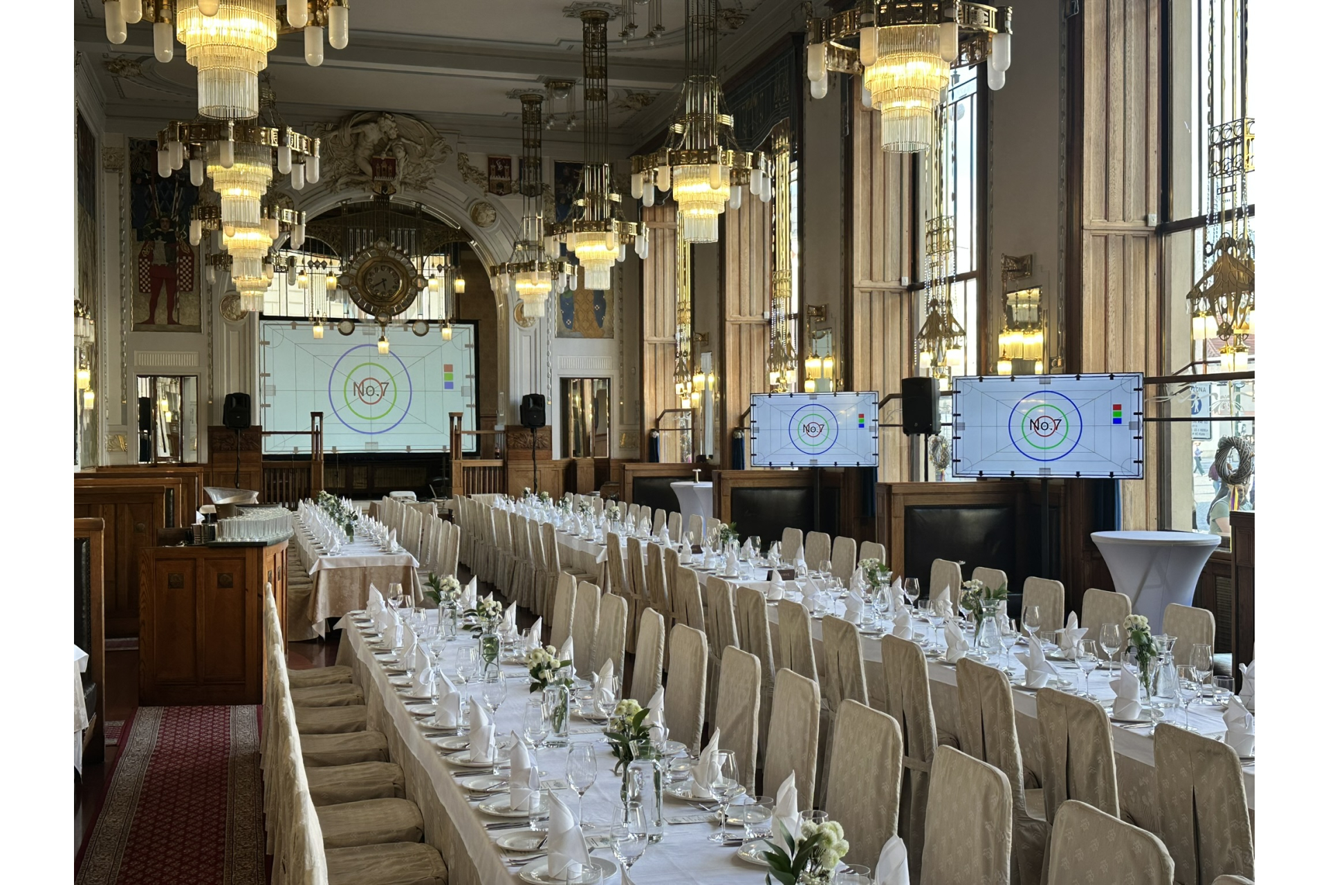 Plátno a&nbsp;projektor TOP